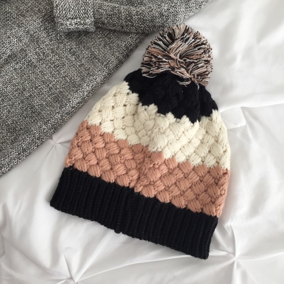 upstyleboutique Accessories - 💫 HP 1 left ❗️NWT Women Beanie